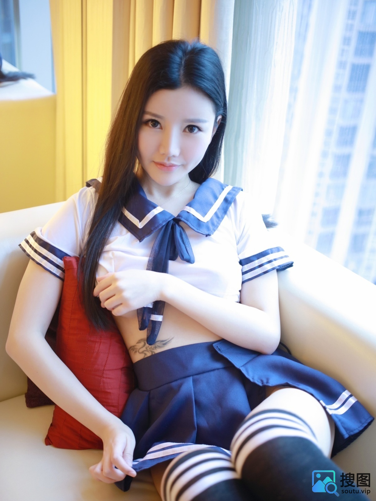 XIUREN秀人网姗姗就打奥特曼摄影师私藏写真 [25P+1V-113M]